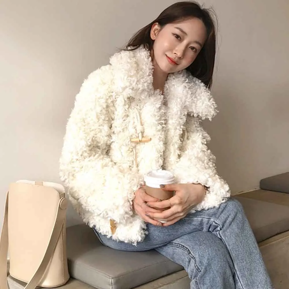 ANSFX корейский искусственный мех ягненка Роговая пуговица длинная мохнатая верхняя одежда с отворотом стильная женская зимняя теплая куртка с длинным рукавом пальто Топ