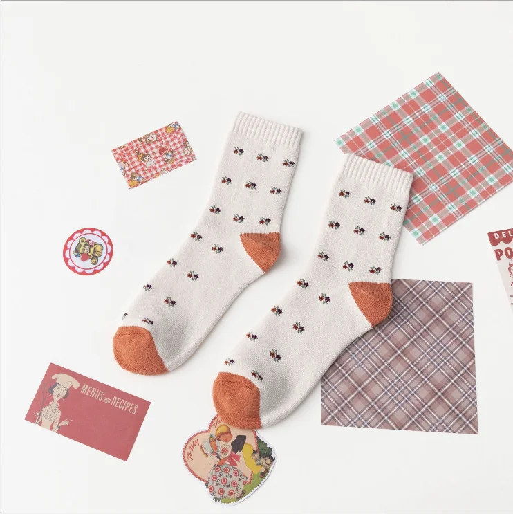

Women's Terry autumn and winter thickened thermal middle tube sweet pink houndstooth design rabbit cotton socks 5 pairs/piece