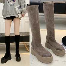 Ботинки на платформе с не сужающимся книзу массивным каблуком; новые зимние женские ботильоны из флока; вечерние туфли для ночного клуба; женские мотоциклетные сапоги до бедра