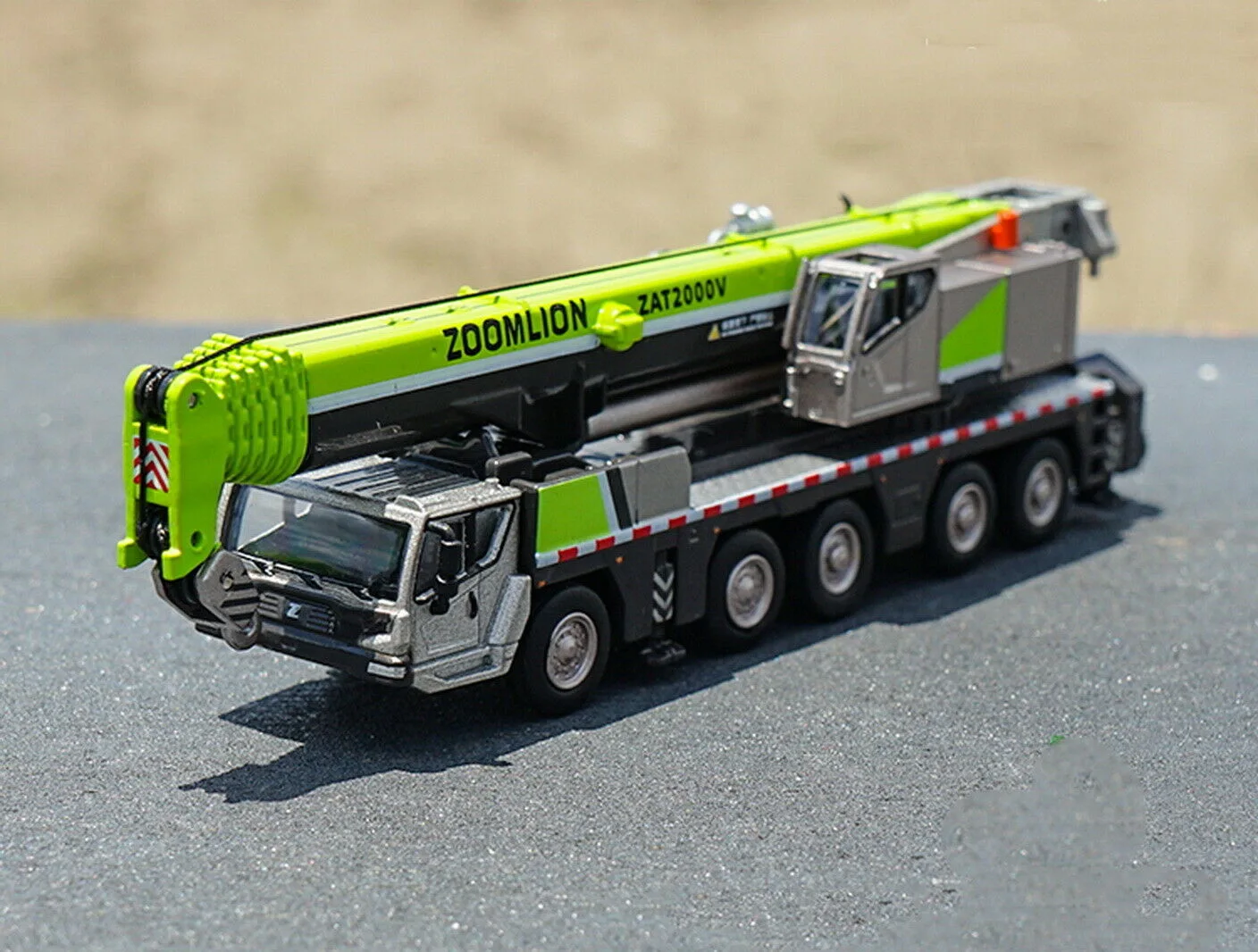 

1/120 Zoomlion ZAT2000V753 ALL TERRAIN MOBILE CRANE Diecast Model Collection