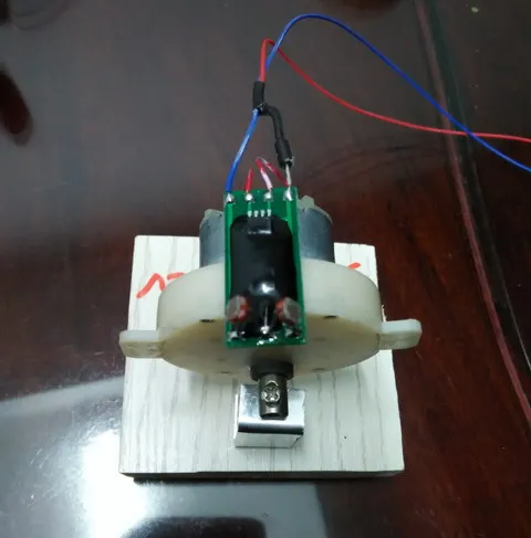 

High precision solar tracker + geared motor