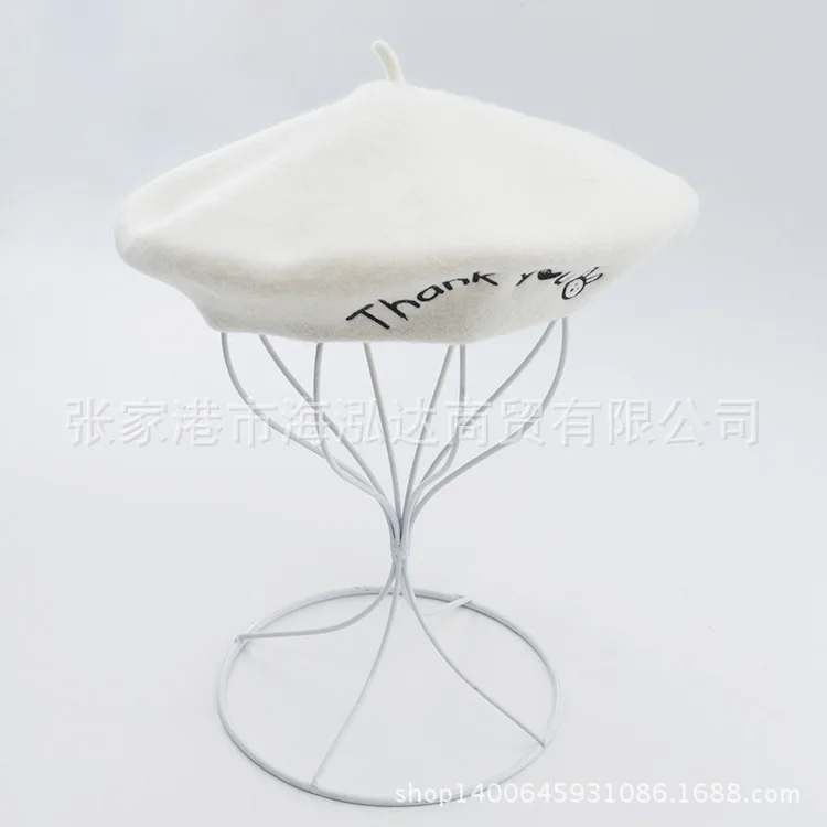 White Берет в Корейском стиле; стиль; модные шерстяные береты с вышитыми буквами и баннером; сезон осень-зима; с вышивкой - Цвет: White