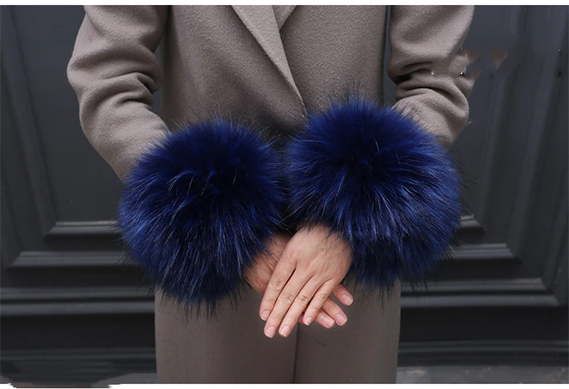 2 Winter Gloves Oversized Fur Cuffs Wrist Ring Keep Warm Windproof Cuff Bracelet Cute Wrist Set Hand Cuff Women Fingerless Gloves - Цвет: 2