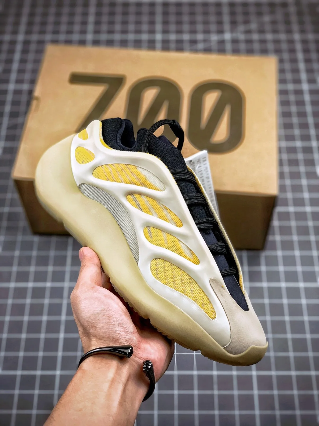 2021 Original New Arrival High Quality Unisex Adidas Yeezy 700 V3 Safflower  G54853 Men's Running Shoes Women's Snerkers 36-45 - Running Shoes -  AliExpress