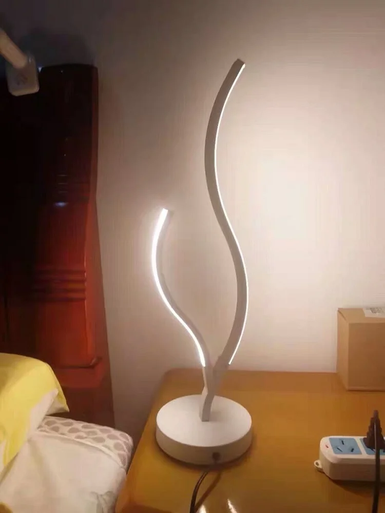 Современный минималистичный СВЕТОДИОДНЫЙ торшер, вертикальная лампа, Скандинавская гостиная, светодиодный, черный/белый, алюминиевый, стоячий светильник, Lamparas, украшение