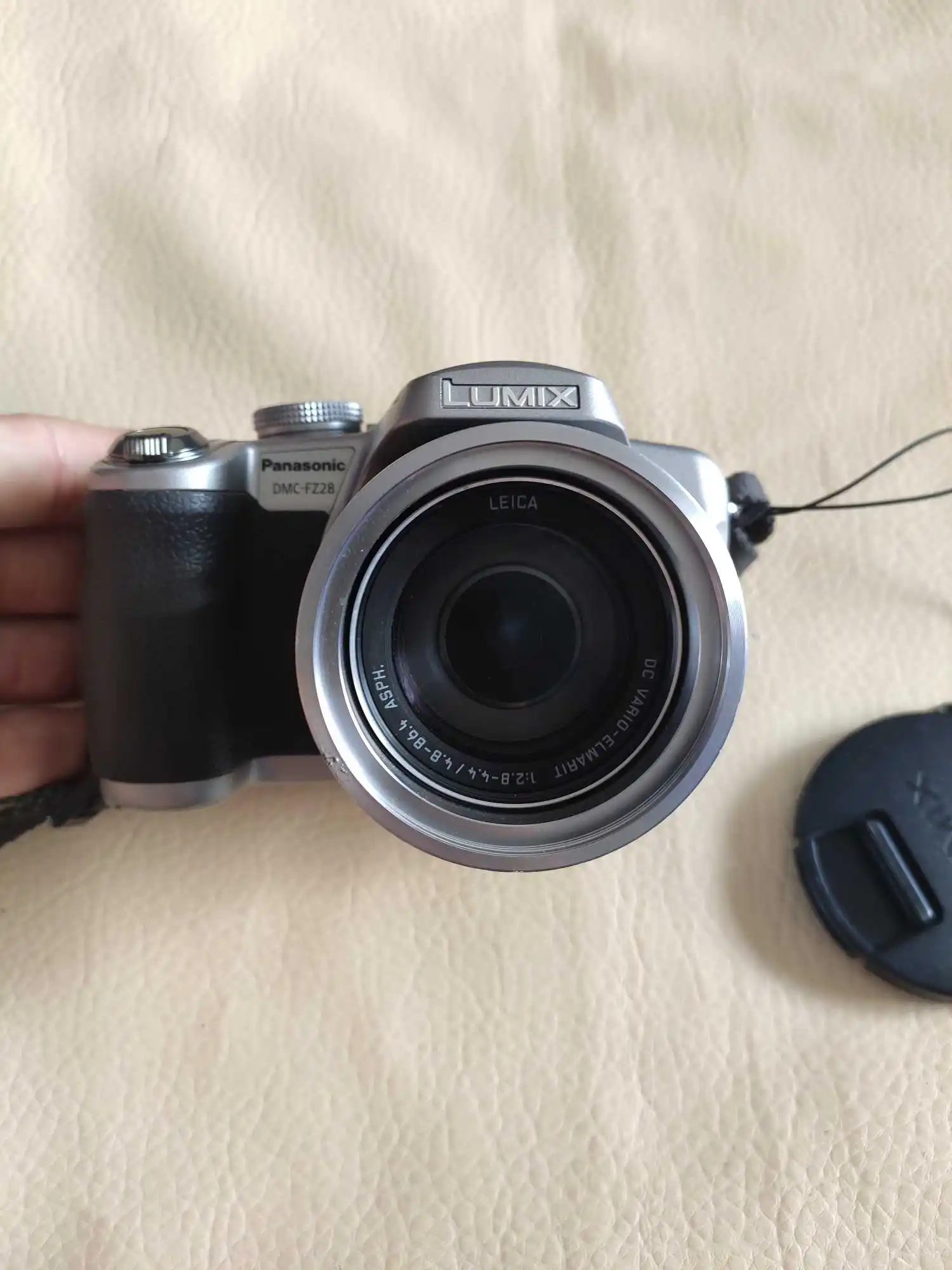 Используется, Panasonic FZ28 10,7 мегапикселя; цифровая камера с 18x оптическим зумом и 2,7-дюймовый ЖК-черный