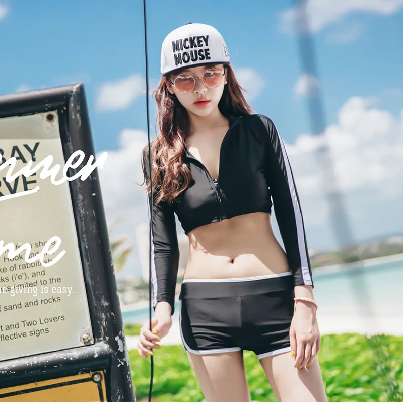 

2018 New Korean Swimwear Black And White Stripes Bikini Four-piece Set Swimsuit Women's Split Type Boxers Conservative Long Slee