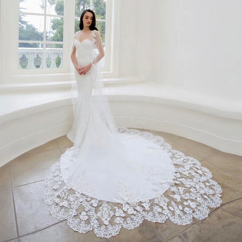 

Factory Direct Price Pure White Sweetheart Open Back Chapel Train Mermaid Satin Wedding Dress with Luxury Lace Beaded Tulle Cape