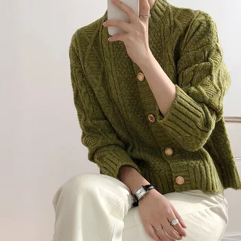 

Metal buckle knit cardigan women's spring and autumn 2020 new Korean version of the small fragrance sweater coat