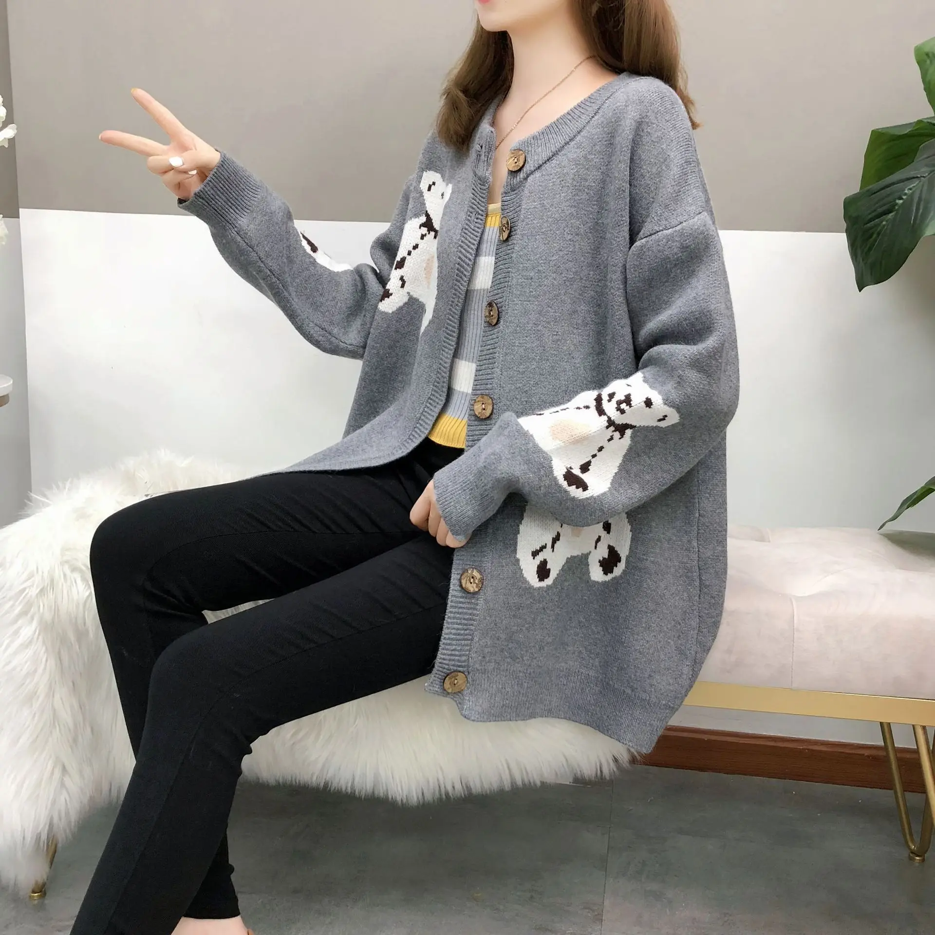 Модный вязаный кардиган с рисунком медведя на осень и зиму, свитер, пальто для женщин, Корейская версия женских свитеров