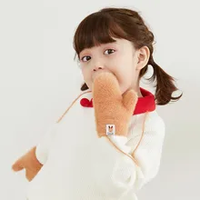 Плюшевая перчатка для маленьких детей; уплотненные бархатные рукавички с милыми мультяшными героями; вязаные детские зимние перчатки