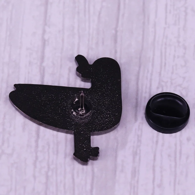 A funny seagull fans enamel pin I don't know if it will stop gulls trying to attack you and steal your fries!