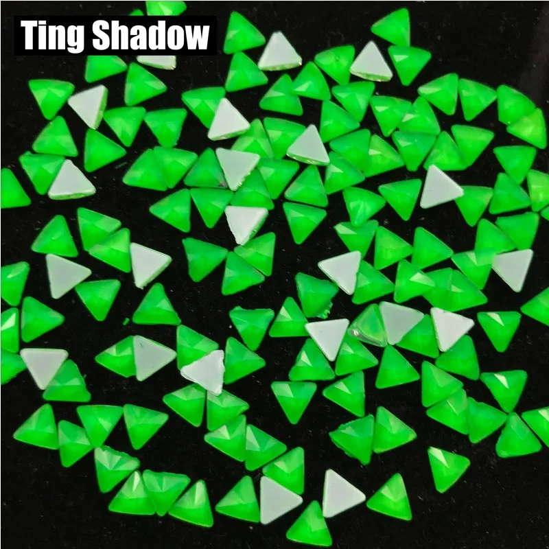 Green 120pcs Трехугольная флуоресцентная кристальная светящаяся не исправляющая неоновая зеленая Розовая Желтая одежда со стразами 3D украшение для ногтей - Цвет: Green 120pcs