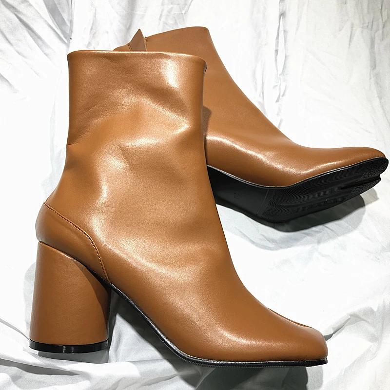 Фирменный дизайн; ботинки с разрезом таби; женская кожаная обувь; zapatos mujer; ботильоны на не сужающемся книзу высоком массивном каблуке; модная женская обувь; botas mujer