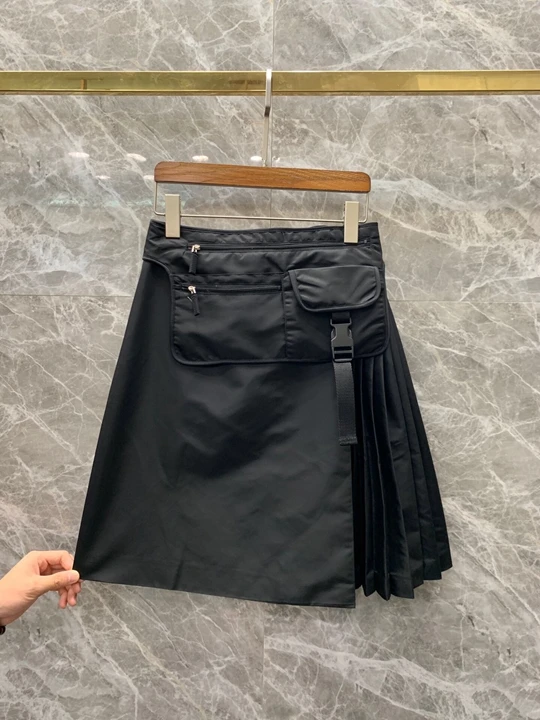 

2010 Early autumn new woman waist decoration elastic waist A-shaped half-length skirt 812