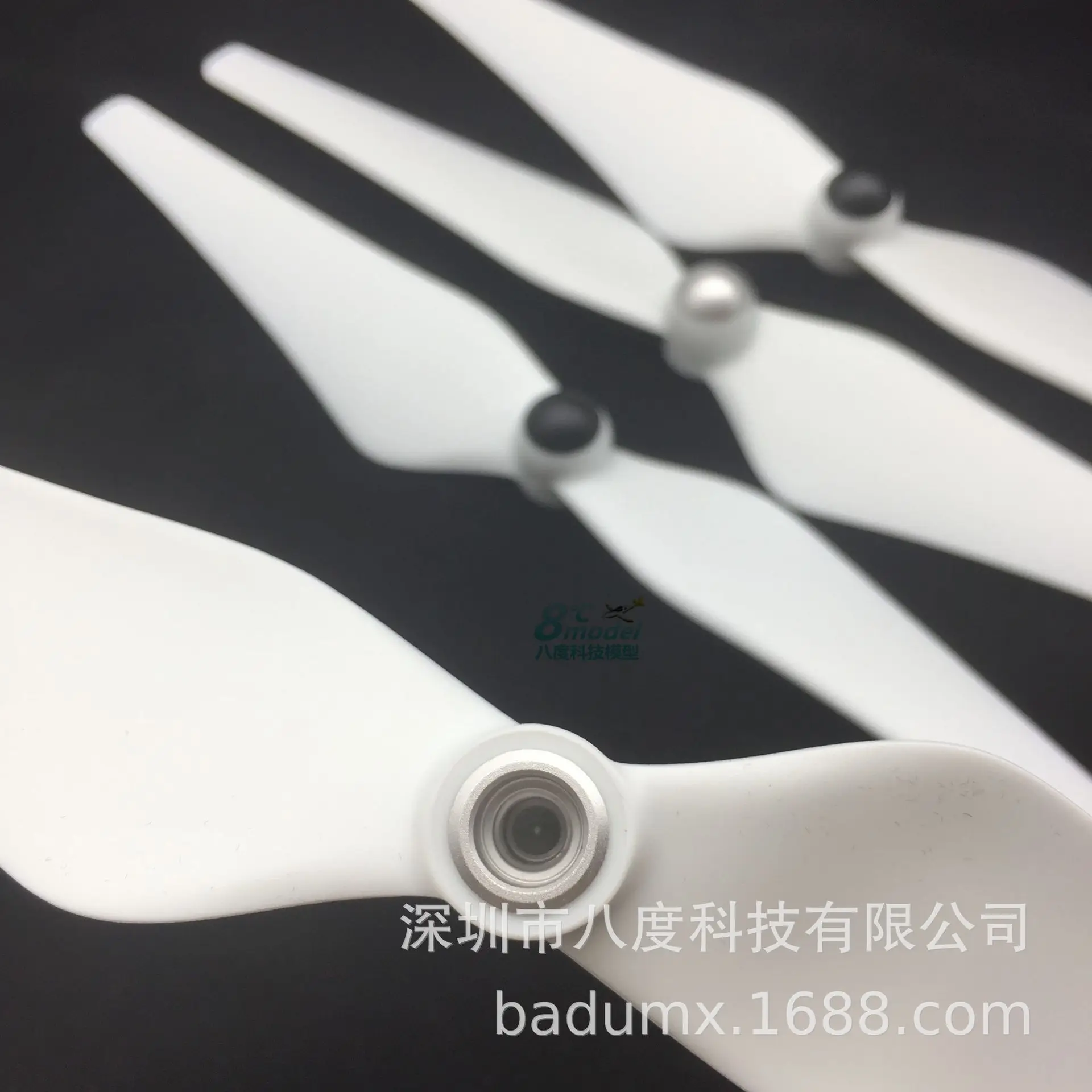 

Self-Locking Paddle 9443 9450 DJI Celebrity Style Multi-Axis Pulp Unmanned Aerial Vehicle Four-axis 2212 Motor Propeller