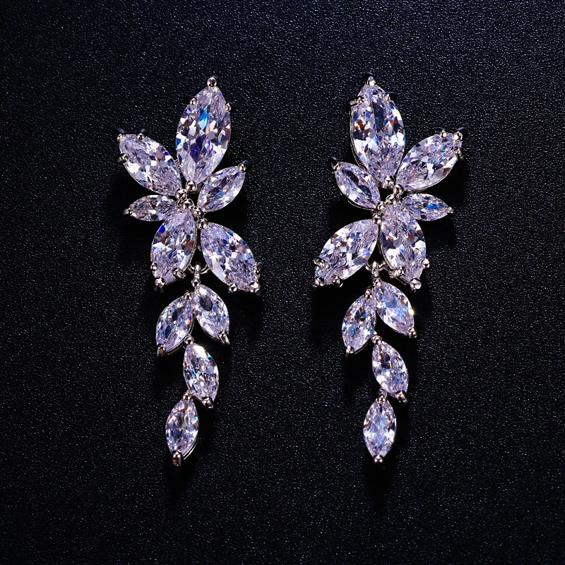 

Cute Female Ladies Small Leaf Zircon Earrings 925 Sterling Silver Stud Earrings Vintage Party Engagement Earrings For Women