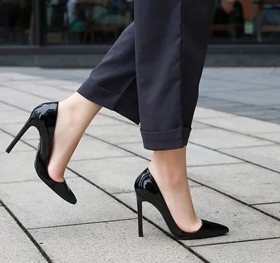 Вечерние модельные туфли-лодочки; тонкие туфли; милые женские туфли ярких цветов; пикантные туфли с закрытым носком на высоком каблуке; большие размеры; 44,45; 46,47 - Цвет: Черный