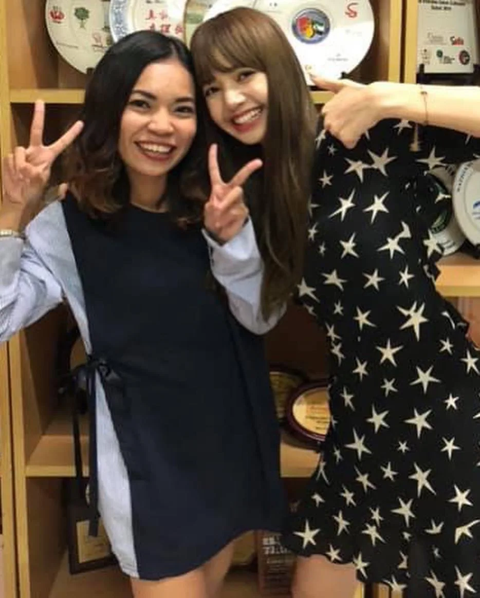 Kpop Черное Шифоновое Платье Lisa в Корейском стиле с принтом пентаграммы, с оборками, черное шифоновое платье, женские летние выходные пляж, сексуальные платья