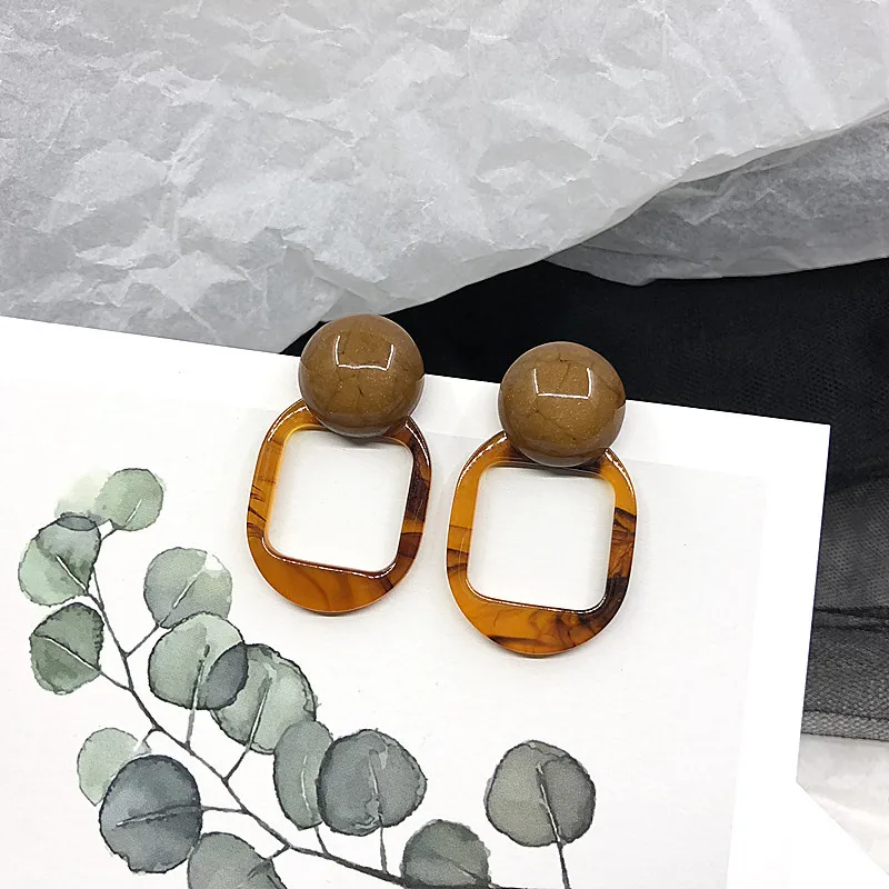 

A Fashion Jewelry Wholesale Geometry Hollow Tortoiseshell Acrylic Acrylic Stitching Vintage Stud Earrings