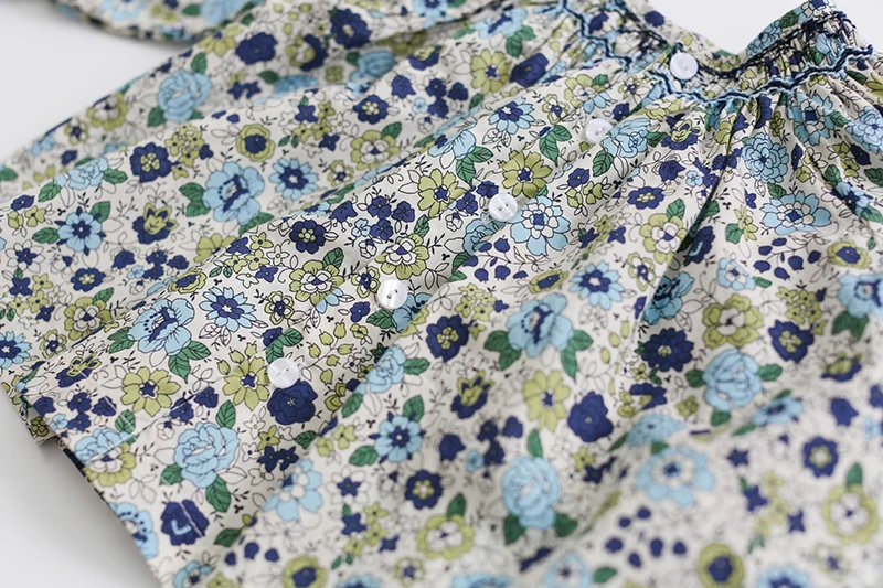 11589838614_1256229307