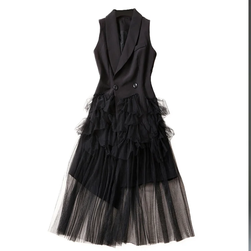 Женское платье без рукавов офисное черное с оборками и отложным воротником