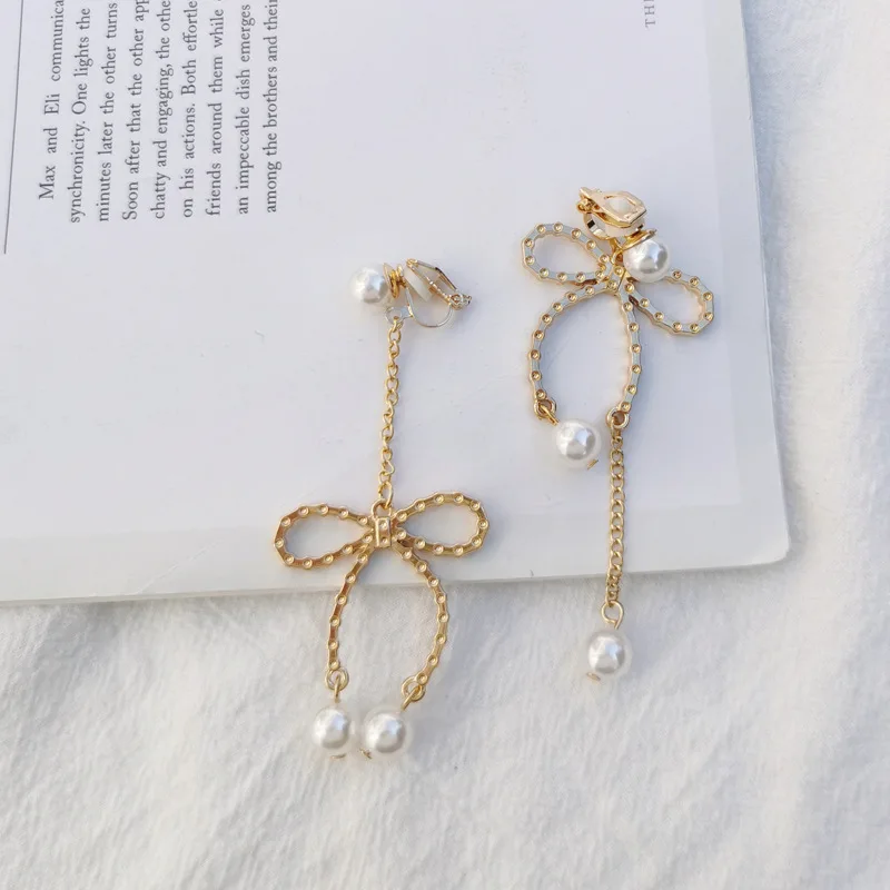 clip on earrings Преобладают Асимметричные жемчужные серьги с бантом, индивидуальная цепочка с кисточками, Длинные Кристальные женские клипсы, не пирсинг ушей, отверстие - Окраска металла: clip on earrings