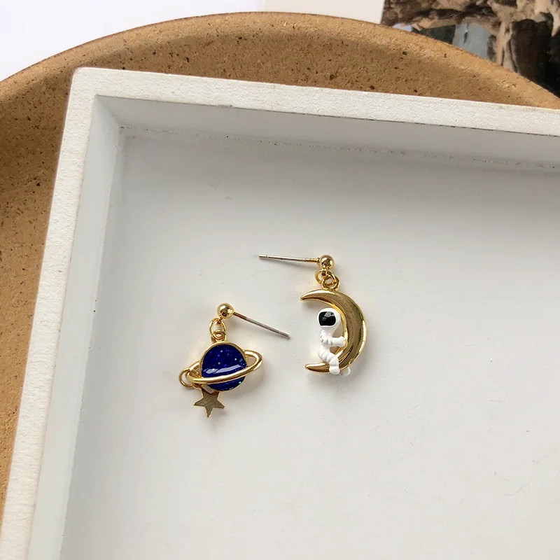 Серьги подвески женские Асимметричные в виде астронавта|Серьги-подвески| |