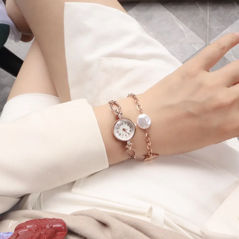 New Retro Diamond-studded Womens Watch Niche Light Luxury Small Dial Student INS Bracelet Waterproof Temperament Simple