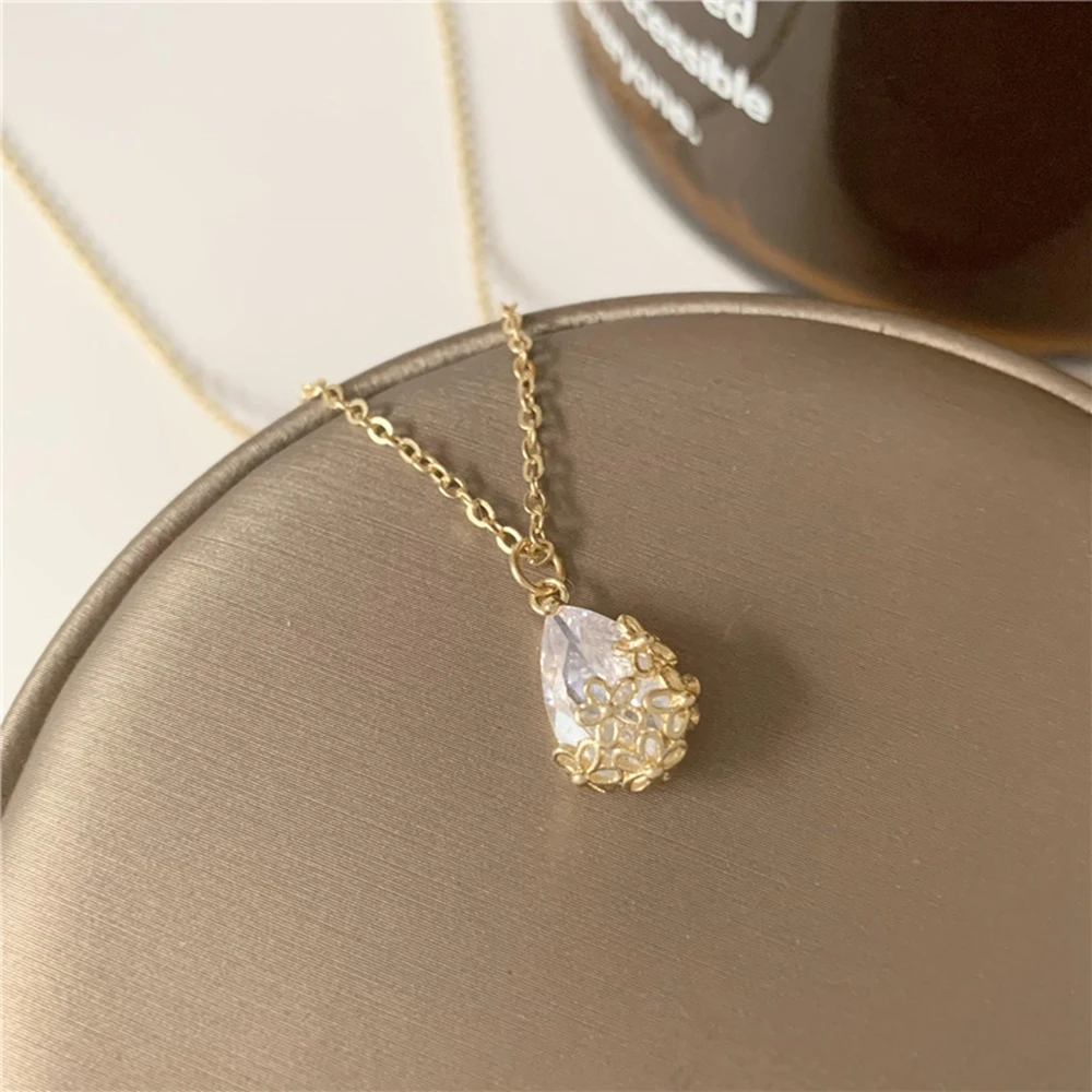 

French Romantic Crystal Water Drop Clavicle Chain Female Exquisite Zircon Simple Temperament Necklace Girl Wedding Jewelry Women