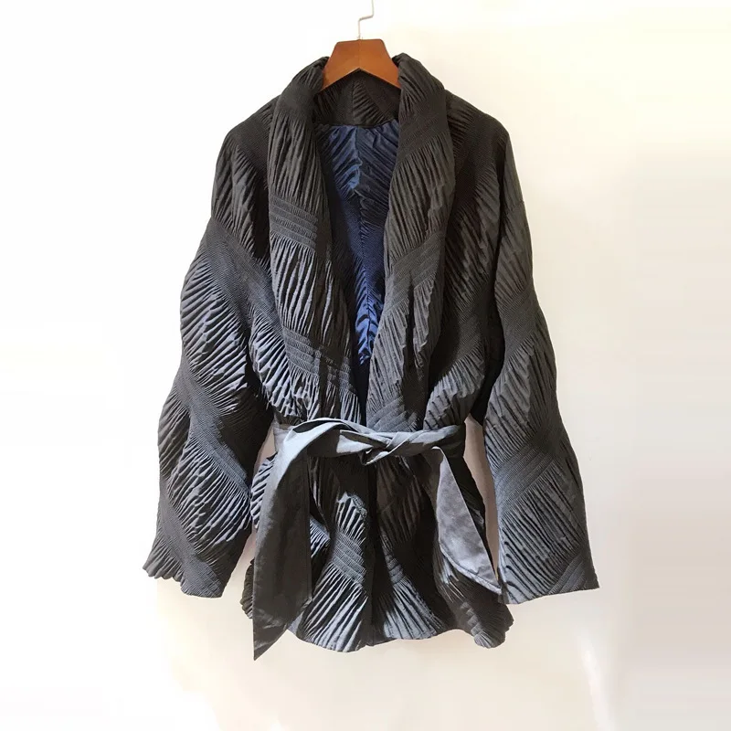 MIYAKE плиссированные Женские Хлопчатобумажная Куртка на осень и зиму, большого размера с длинными рукавами двухсторонняя Хлопчатобумажная Куртка с поясом - Цвет: Черный