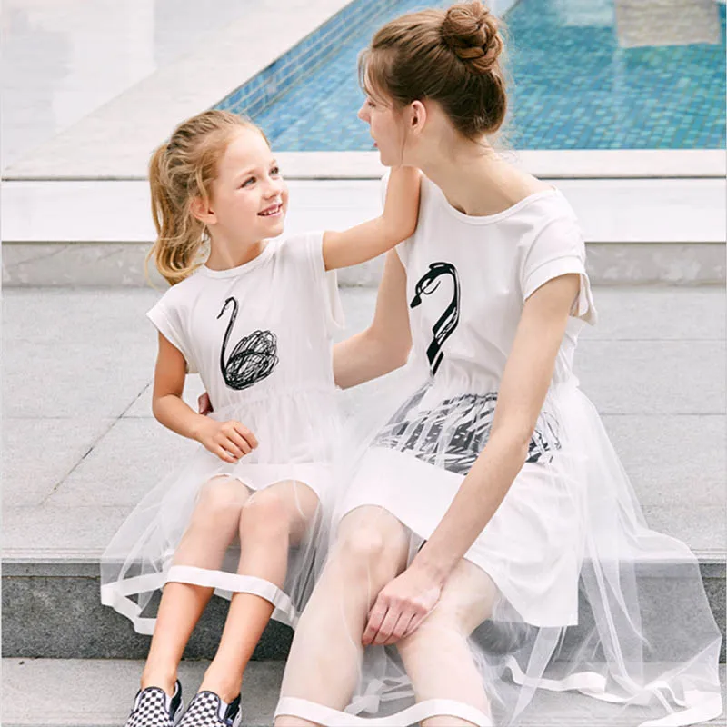 

Mother daughter dresses 2019 New Little Swan Printed Mommy and me clothes Family look Mama and daughter dress