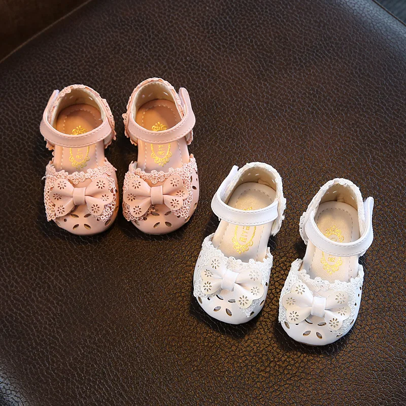 Новинка; Летняя детская обувь; модные милые детские сандалии из кожи для маленьких девочек; дышащая обувь с бантом