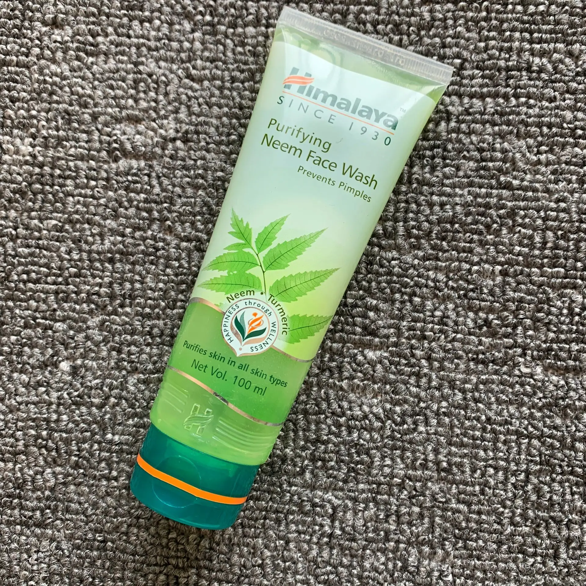 Himalaya Anti Acne treatment Neem facial cleanser Purifying Turmeric