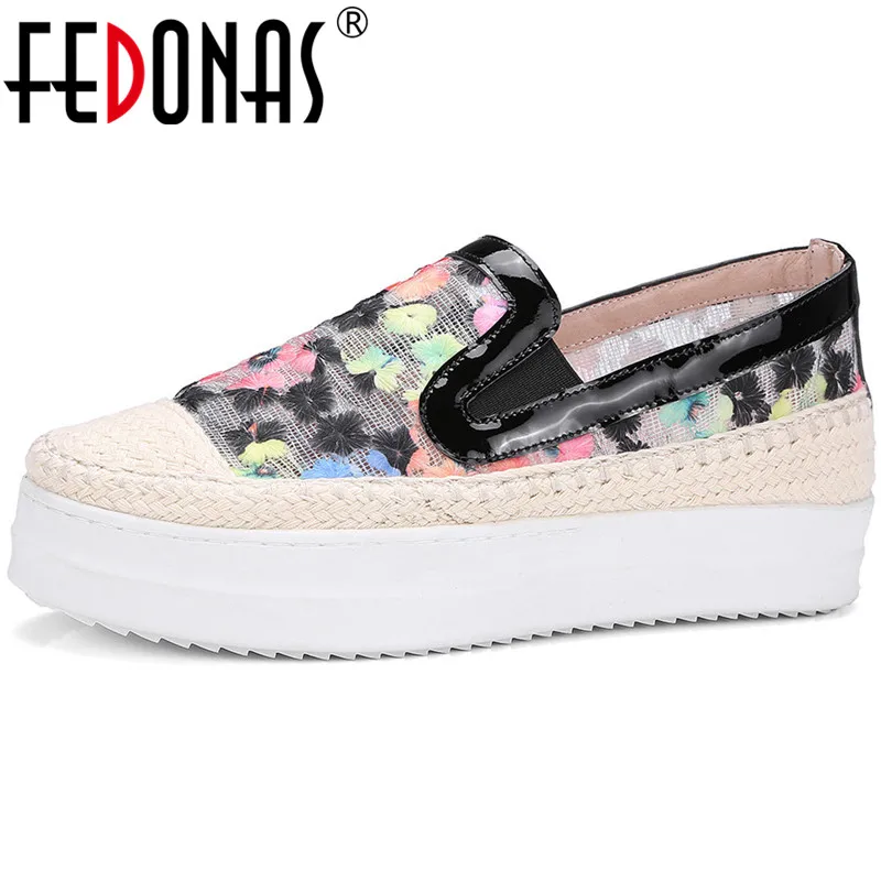 

FEDONAS Hole Shoes Women Genuine Leather Fashion Muffin Shoes Round Toe Shoes Platforms Comfortable Embroidered 2020 Shoes Woman