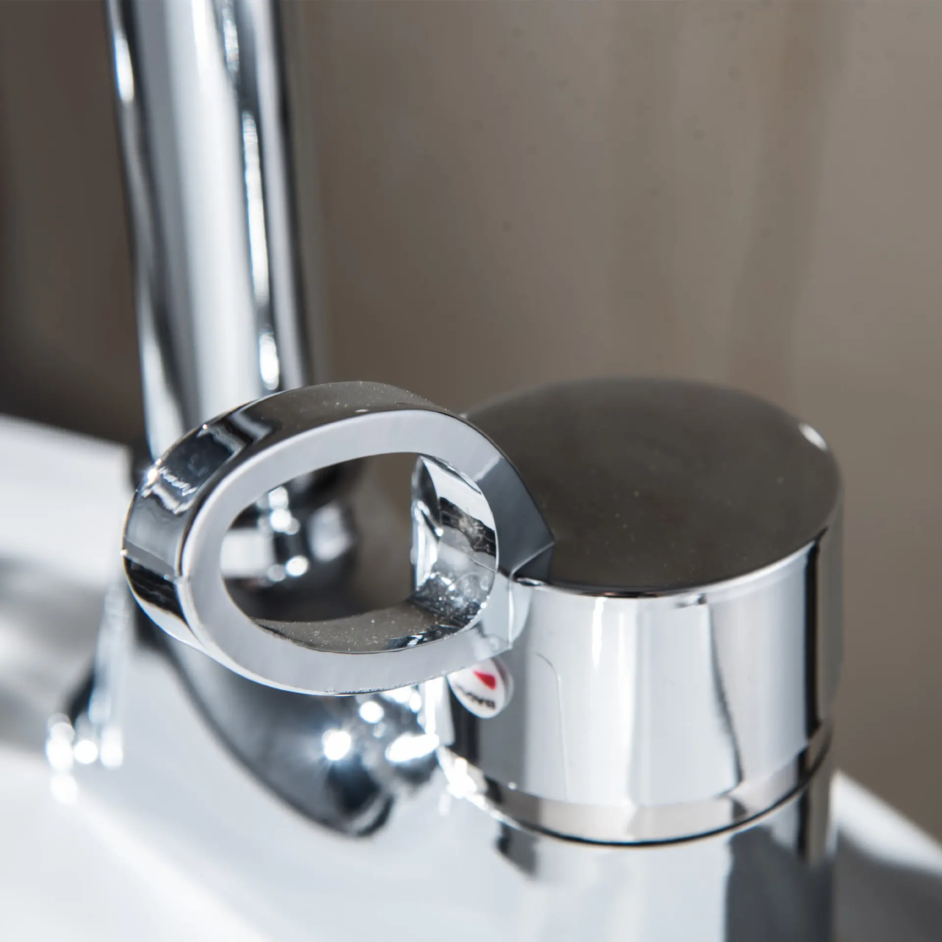

Lavatory Bibcock Two lian leng Hot Mix Faucet Cold Heat Pedestal Basin Mixing Faucet