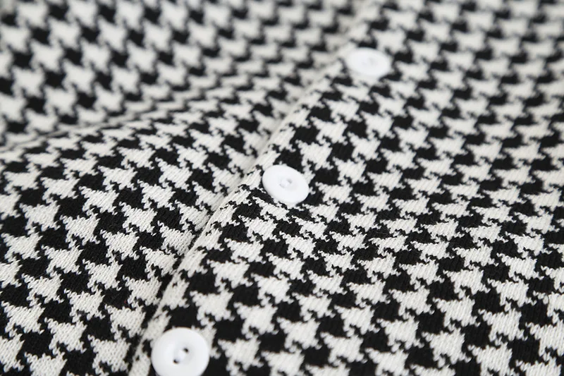 4807443086_2094320800