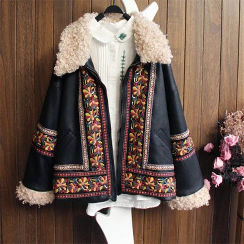 

2019 Exotic PU Leather Plush Locomotive Jackets Retro Winter Faux Leather Punk Jacket Women Lambswool Embroidery Outwear YL434