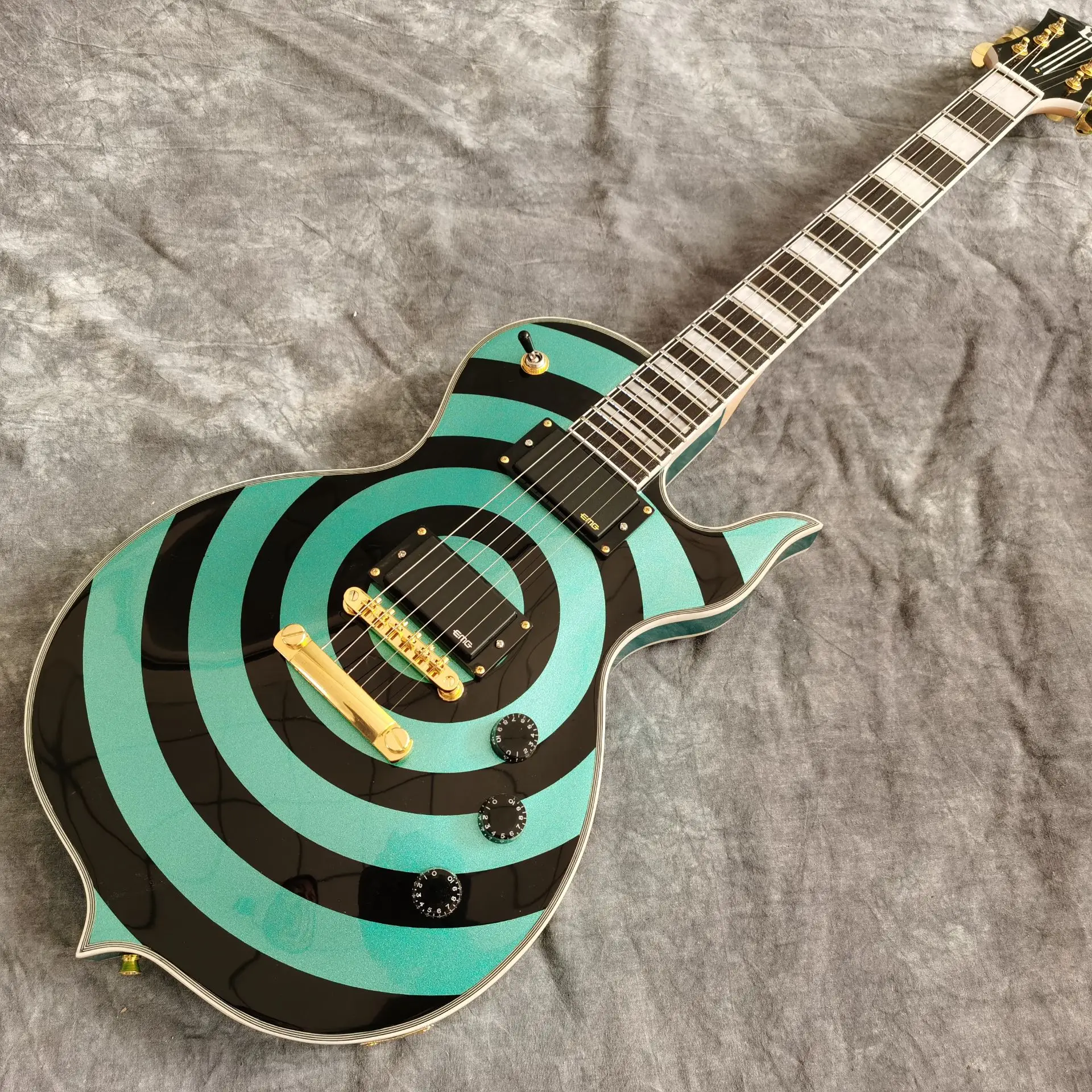 Стиль. Зеленая электрогитара. Ручная работа 6 stings gitaar. Высококачественные звукосниматели. Реальные фотографии