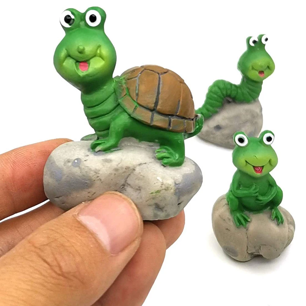 динозавр из глины. садовая фигура царевна лягушка. гусеница лягушка. Bigga гусеница лягушка. зелёная гусеница грин.