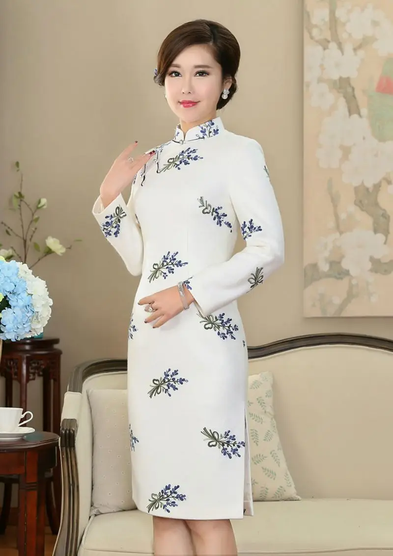 Chinese Style Autumn white new retro embroidered cheongsam improved thick wool wool long-sleeved cheongsam daily cheongsam dress