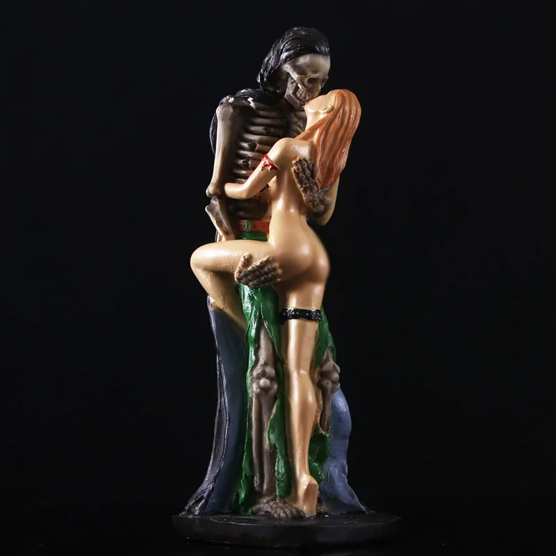 Смола череп призрак и Красота сексуальная девушка поцелуй статуя 2-корректор для Хэллоуин домашний бар вечерние стол декоративный орнамент смешная игрушка в подарок
