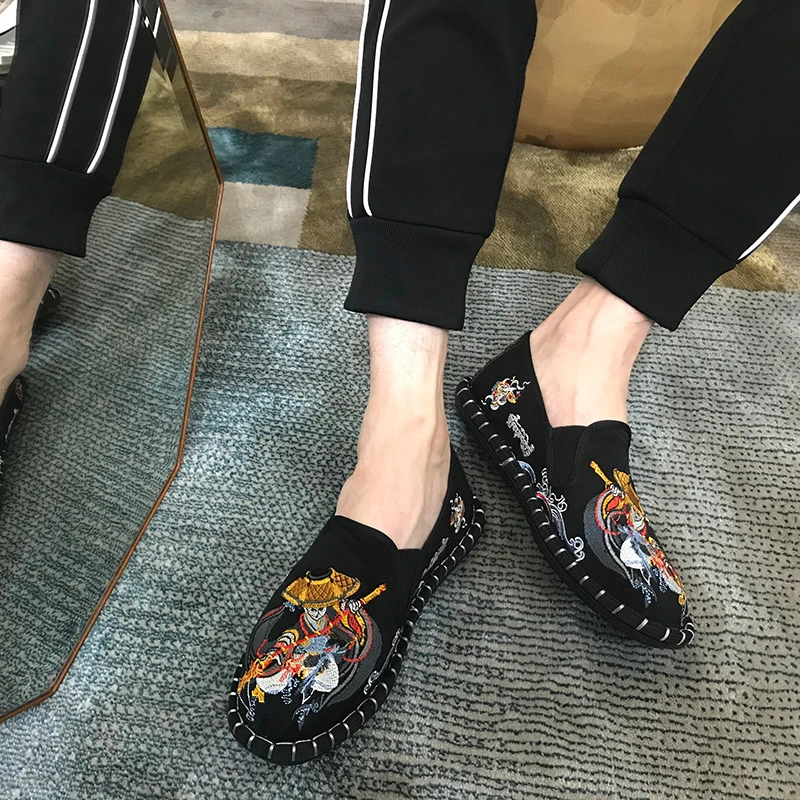 Весенняя модная мужская легкая износостойкая резиновая мужская обувь на плоской подошве парусиновая вышитая обувь Harajuku Мужские эспадрильи лоферы