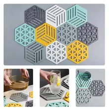 ใหม่ยี่ห้อ Creative Felt Coaster Hexagon Hollow ถ้วยนุ่มความร้อนฉนวน Slip Pad Home เครื่องดื่มร้อนผู้ถือเดสก์ท็อปตกแต่ง(China)