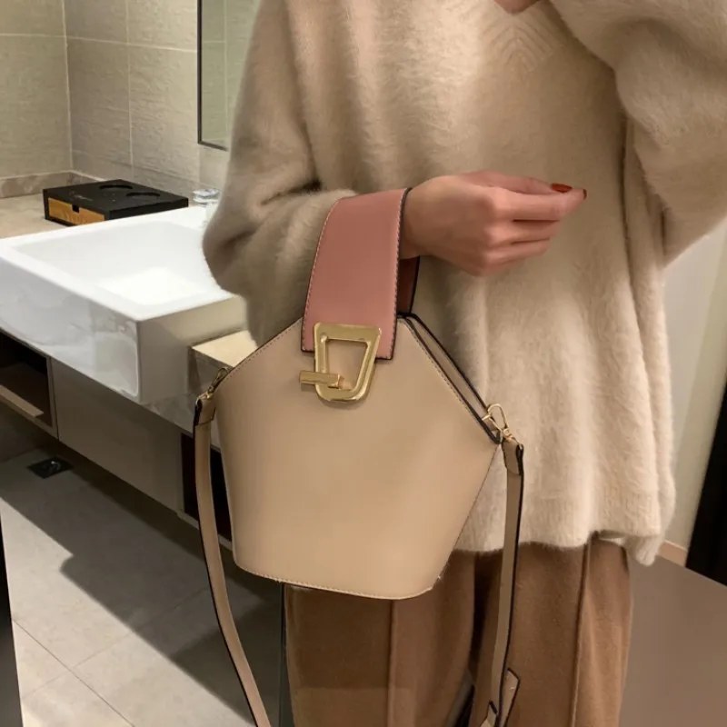 

Female bucket bag 2019 new high quality PU leather handbag niche design bag retro contrast color shoulder Messenger bag