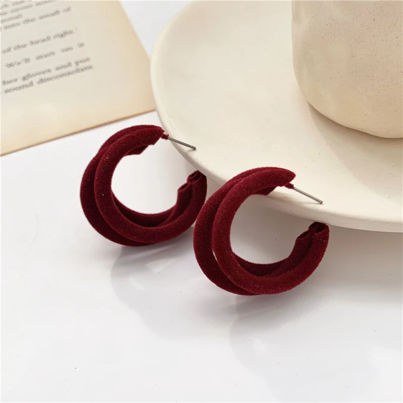 New winter plush velvet circle C shape earrings Vintage joker temperament female stud earrings for women Fine jewelry - Окраска металла: red