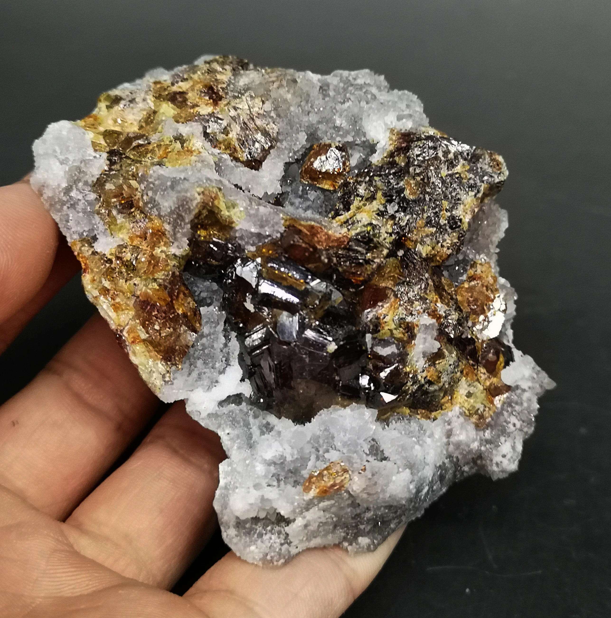 

182g Natural rare sphalerite mineral crystal specimens stones and crystals quartz crystals healing crystal from china