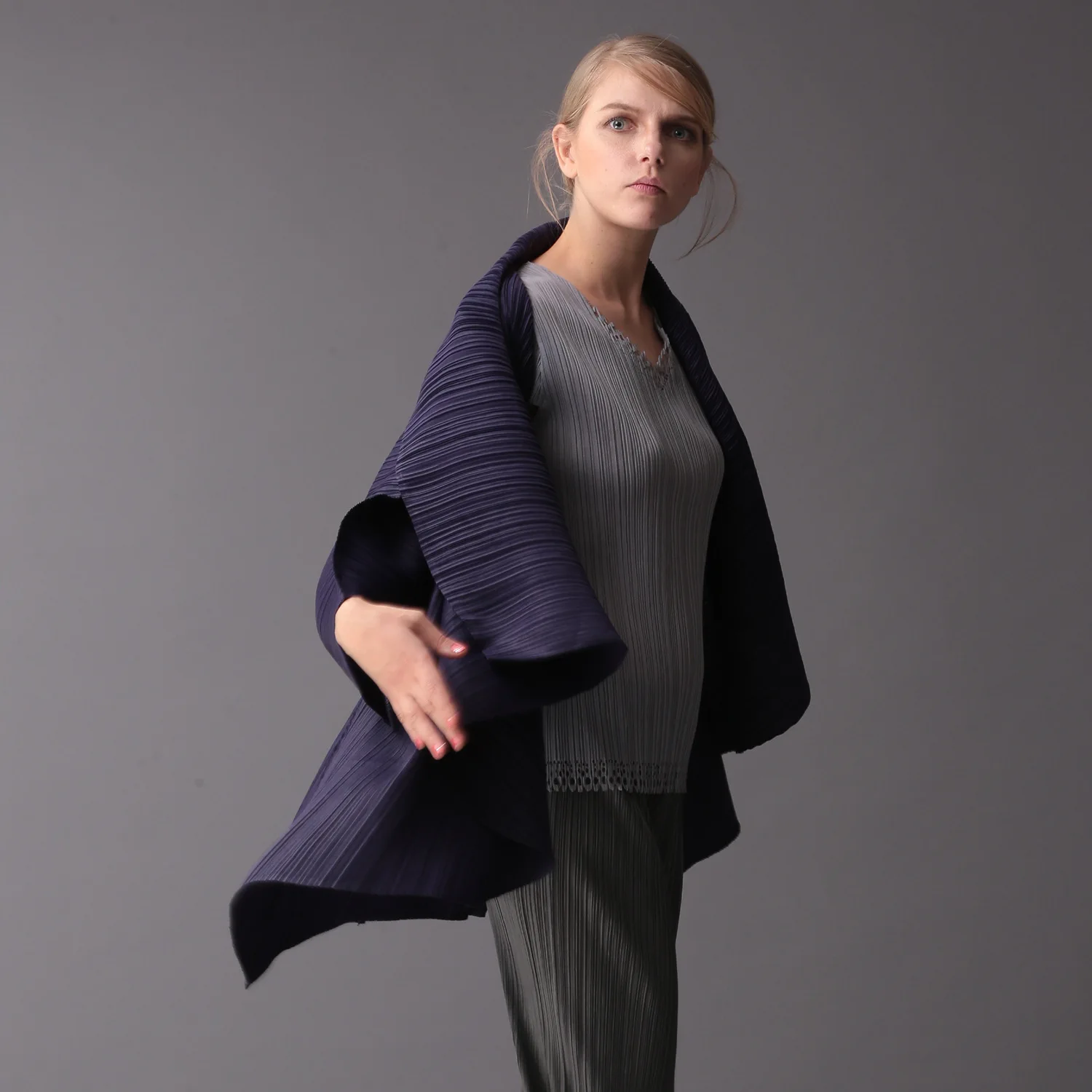Miyake Jas vrouwen 2019 Nieuwe Stijl Herfst Kleding Lange Bovenkleding Losse Mode Elegant Grote Maat Jurk Geplooide Tops Miyake Jas vrouwen 2019 Nieuwe Stijl Herfst Kleding Lange Bovenkleding Losse Mode Elegant Grote Maat Jurk Geplooide Tops