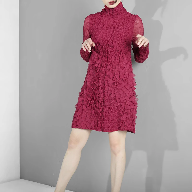 [EAM] New Autumn Winter Stand Collar Long Sleeve Red Stereoscopic Flower Pleated Loose Dress Women Fashion Tide YF38