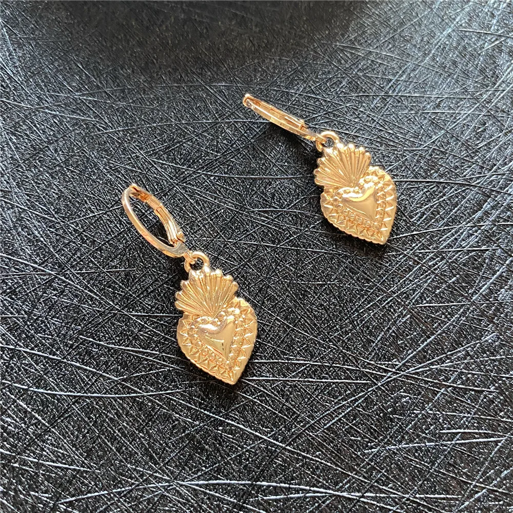 Gorgeous Gold Color Plating Textured Sacrificed Heart Charm Hoop Earrings For Women Lovely Girly Elegant Romantic Accessory hoop earrings,golden earrings